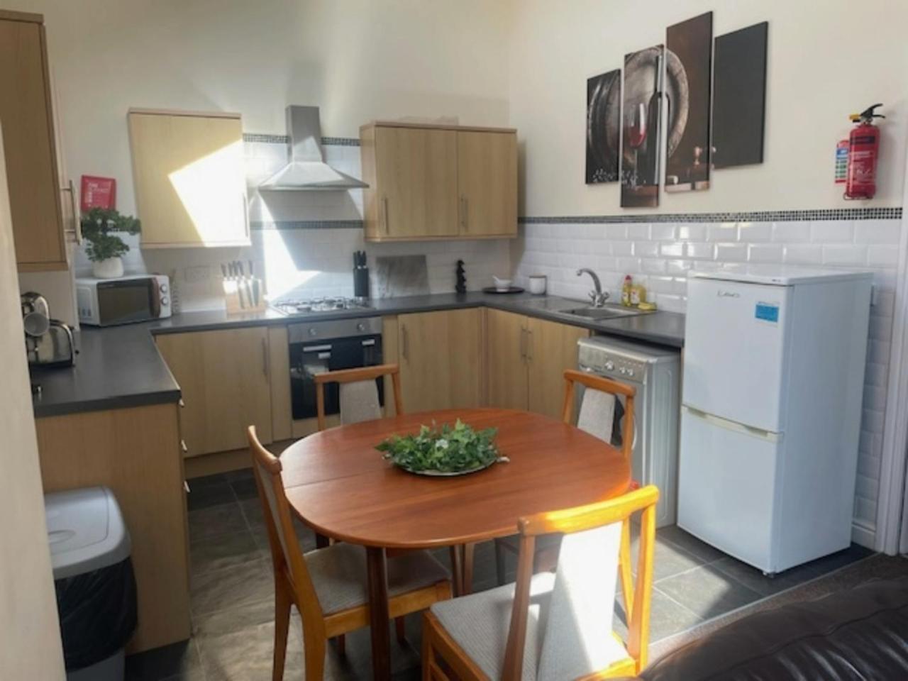St Annes Apartment 4 - Sleeps 6 - Free Parking Lytham St Annes Exterior foto